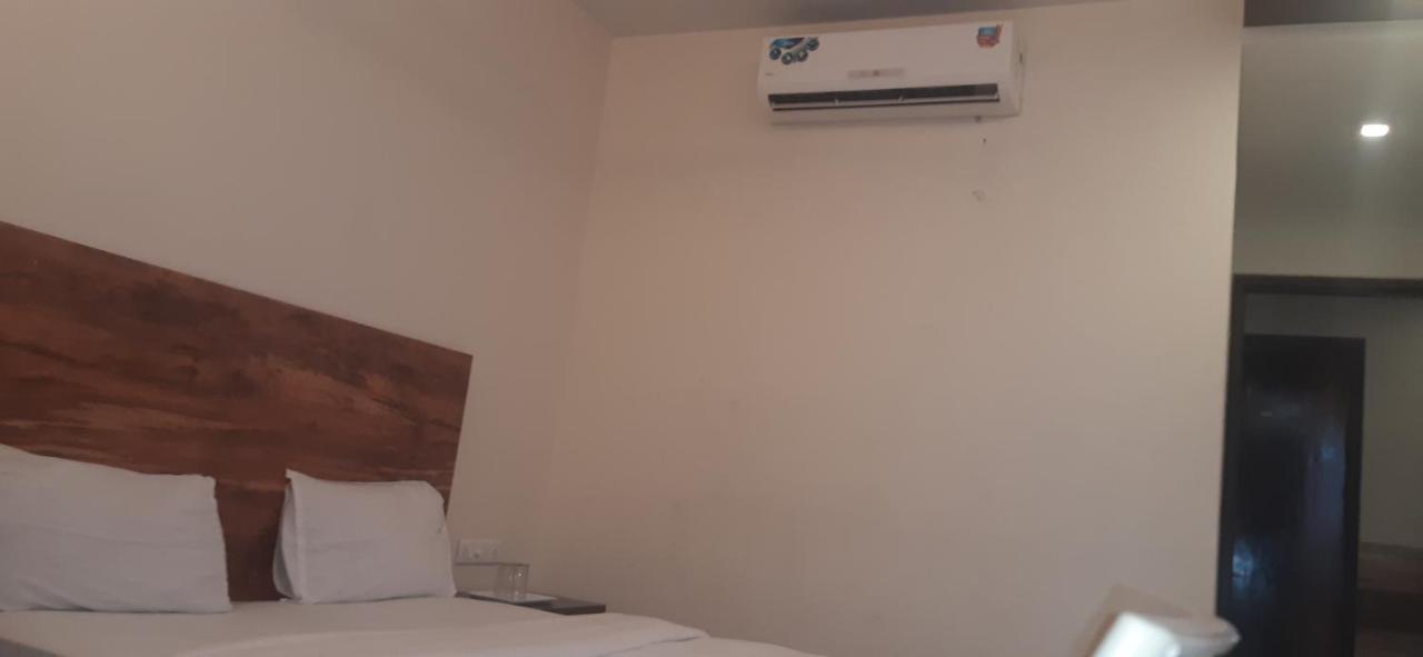 Hotel Sai Comforts Bapane Exterior foto
