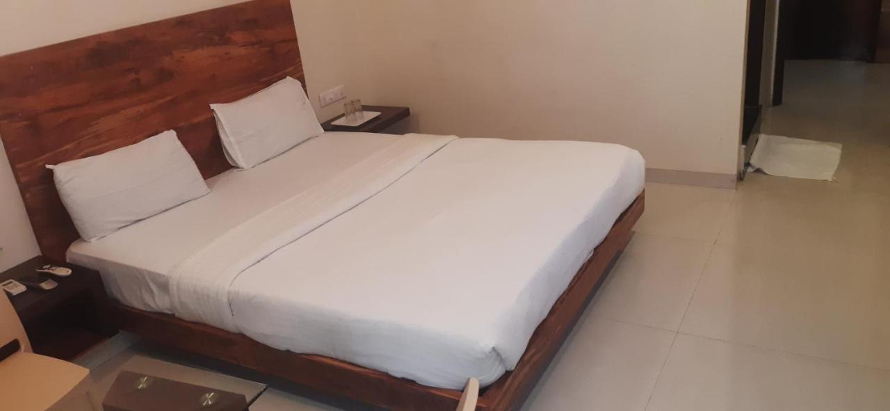 Hotel Sai Comforts Bapane Exterior foto