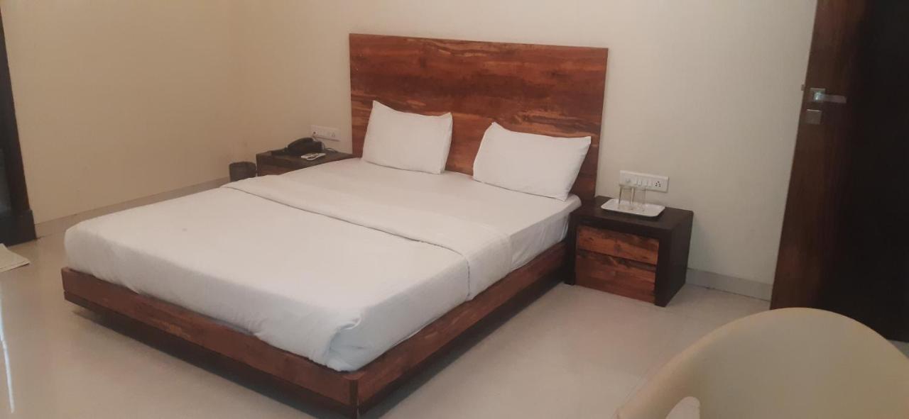 Hotel Sai Comforts Bapane Exterior foto