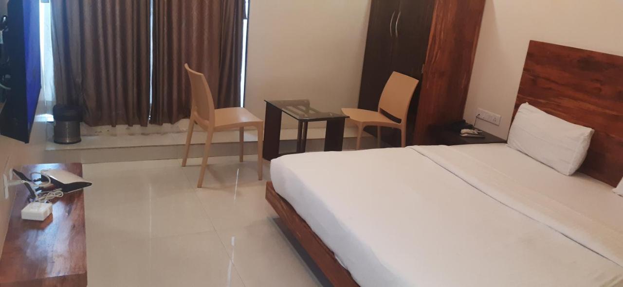 Hotel Sai Comforts Bapane Exterior foto